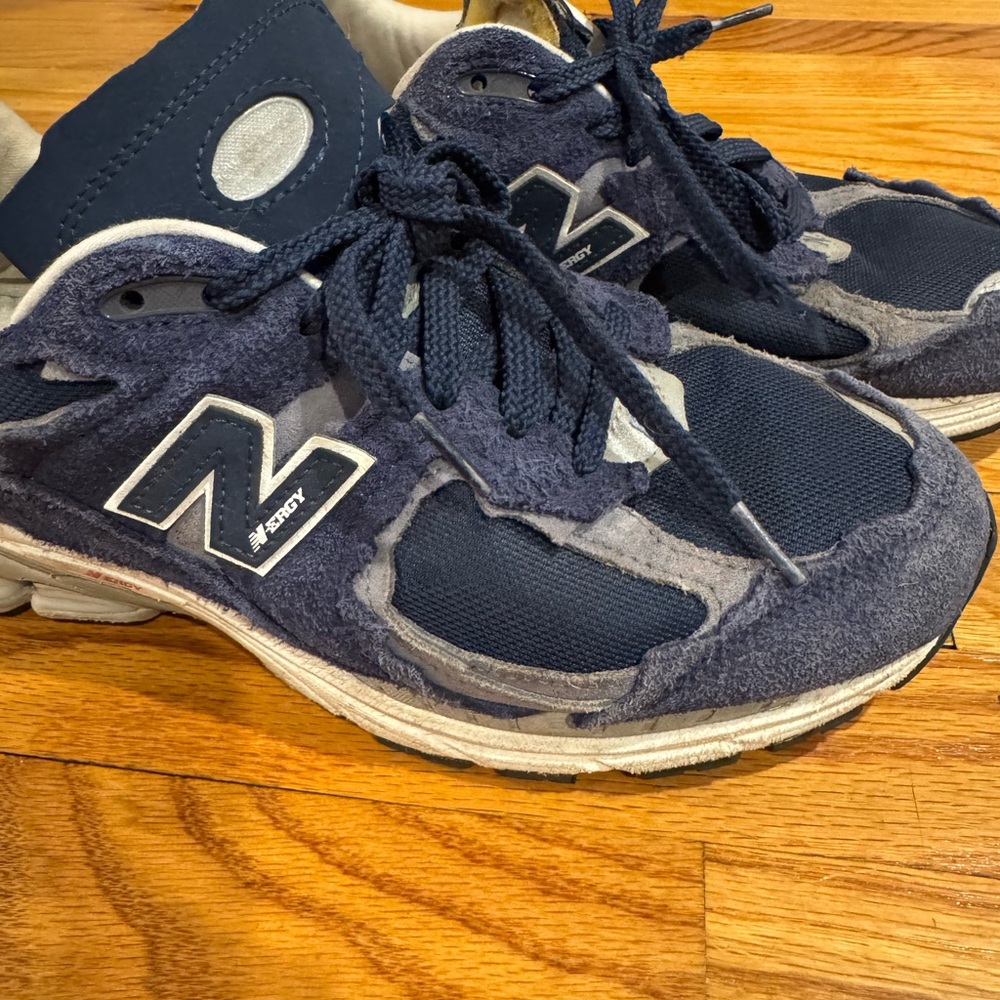 New Balance - Picture 2 of 8